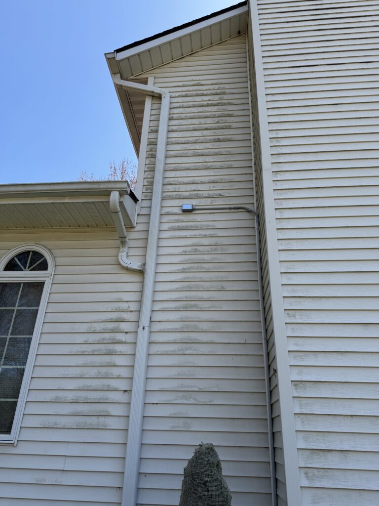 House Washing & Siding Soft Washing in Mentor-On-The-Lake, OH by Wiley's Pressure Washing Service