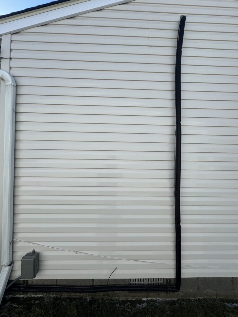 Clean vinyl siding after soft house washing by Wiley's Pressure Washing Service in Mentor-On-The-Lake OH.