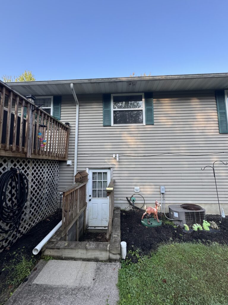 Clean vinyl siding after soft house washing by Wiley's Pressure Washing Service in Thompson OH.