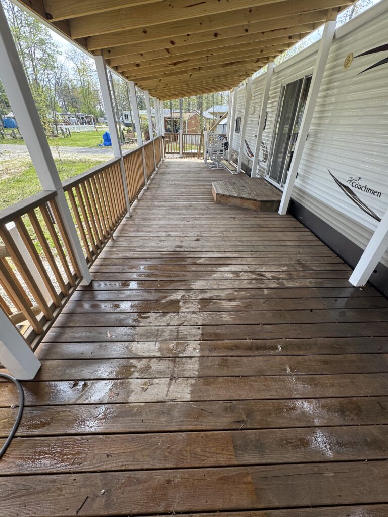 Deck washing before and after - Wiley's pressure washing in Rock Creek OH