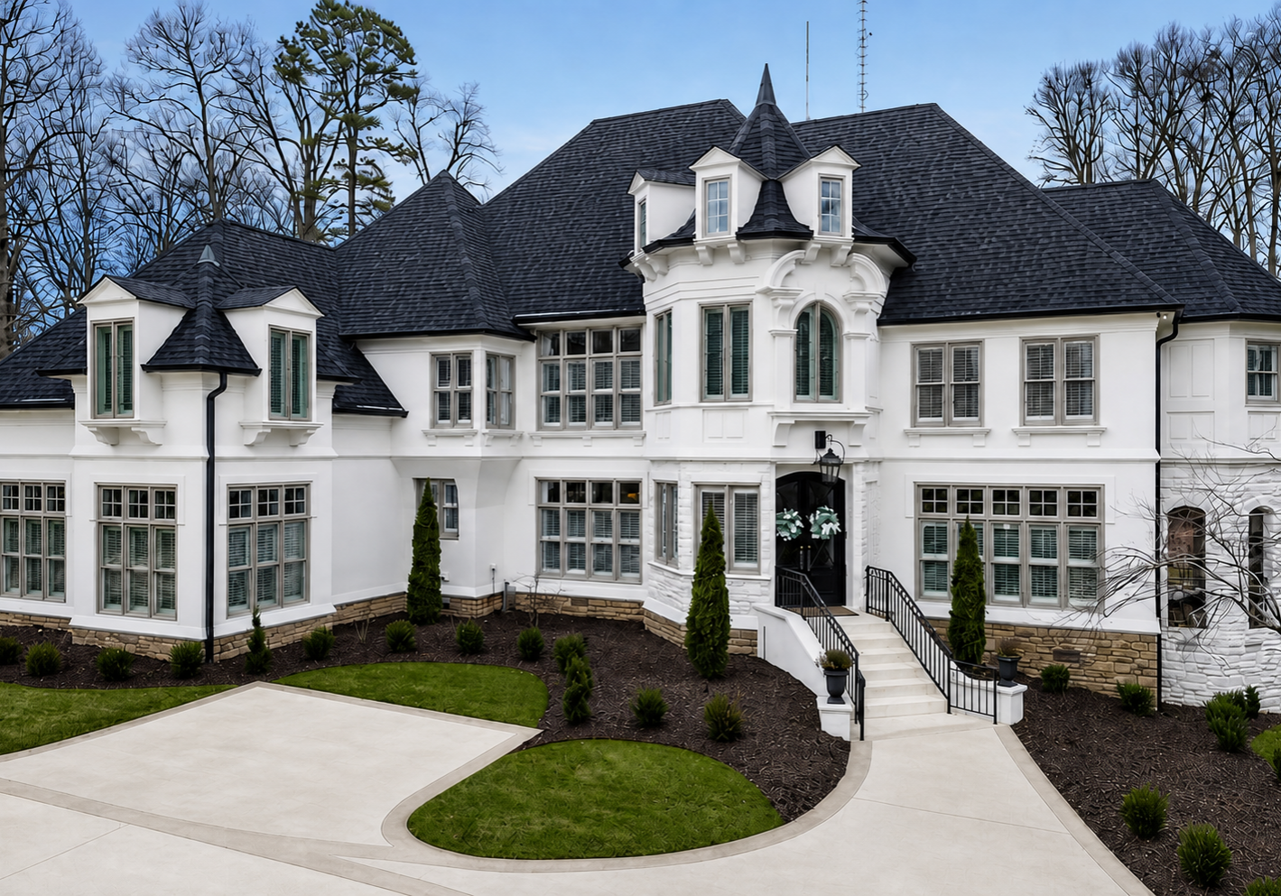 Stucko & brick estate home power washed by qualitypro power washing in signal mountain tn